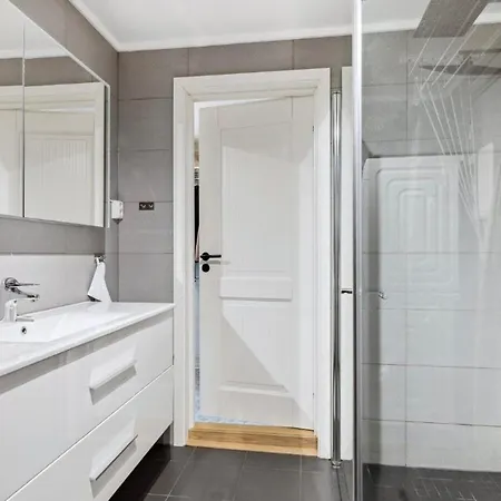 And Quiet 4 Bedroom Western Oslo *
