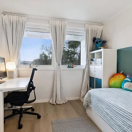 And Quiet 4 Bedroom Western Oslo Jar